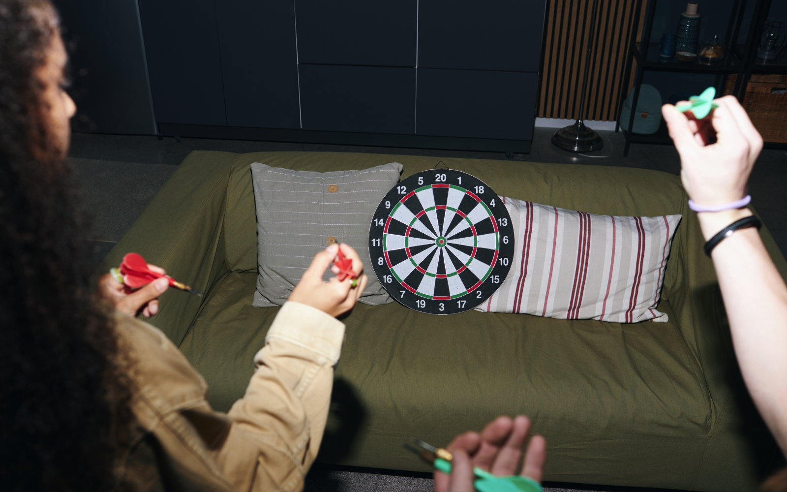 Autodarts in der Mietwohnung: Wandschutz & Schallschutz für die Dartscheibe richtig planen