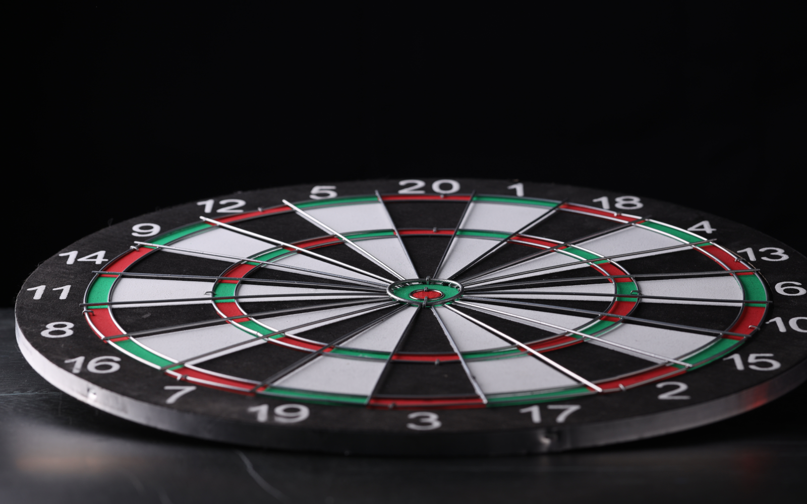Dartboard Beleuchtung: Die beste Beleuchtung für Dartscheibe, LED Ring, Schallschutz und Autodarts