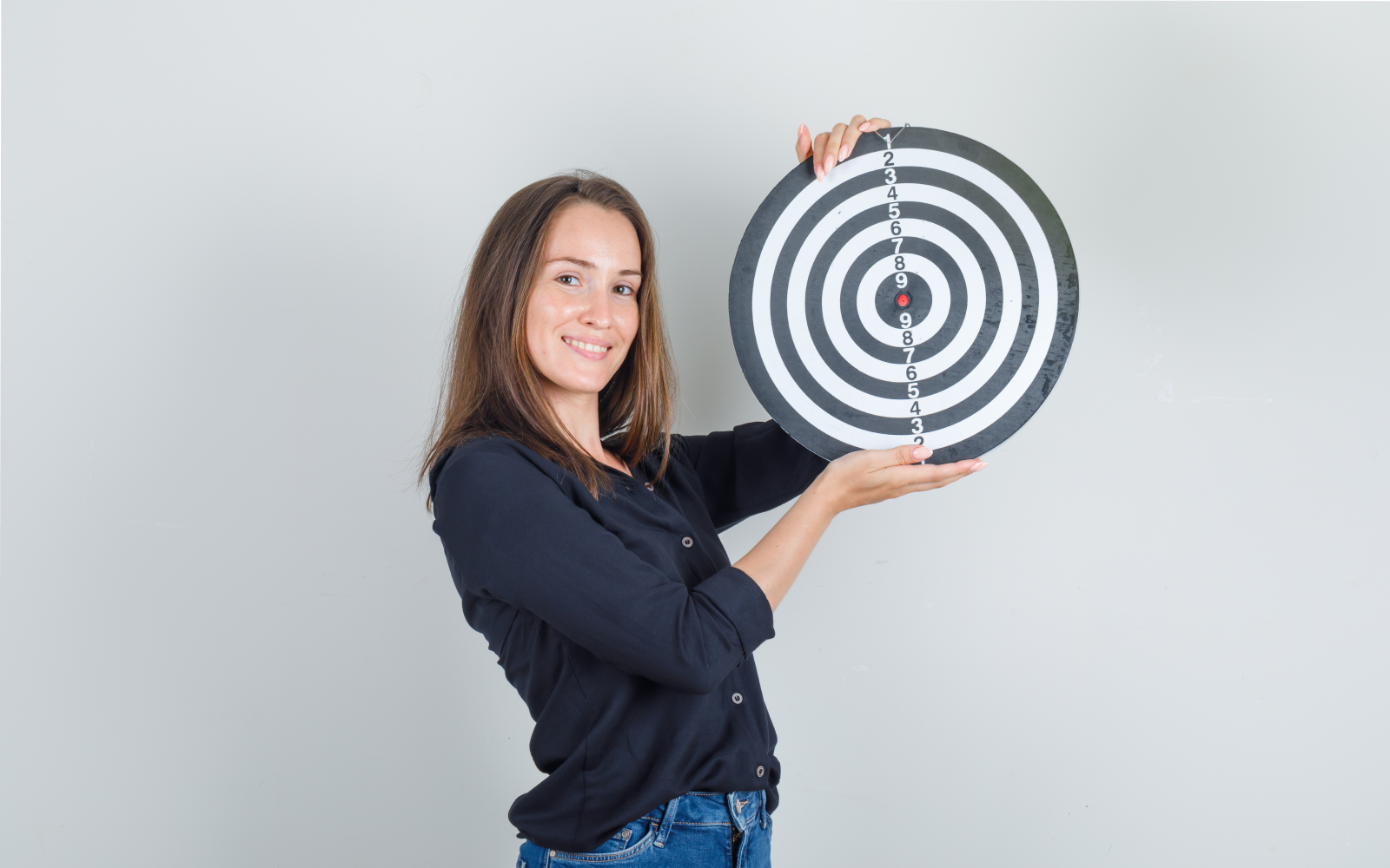 Dartscheibe aufhängen: Höhe, Abstand, Maße und Wand richtig planen