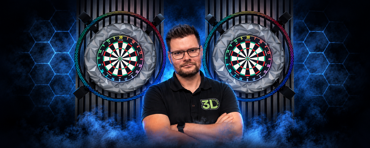 Robbel zwischen zwei Dartboards mit Beleuchtungsring und Autodarts-Kamerahaltern